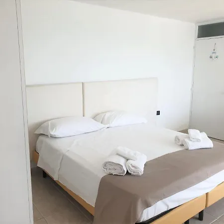 Isola Di Pazze Bed & Breakfast *
